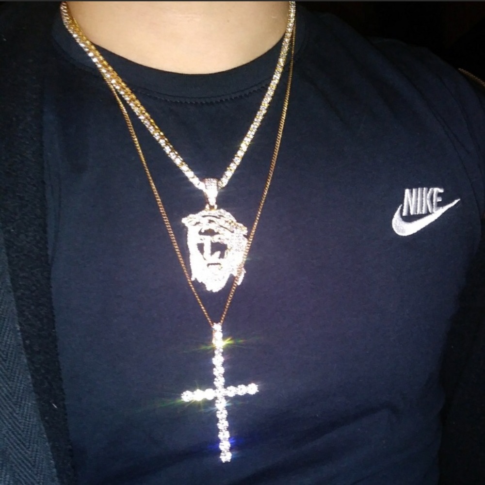 Both 10k diamond chain set. Vvs diamonds.